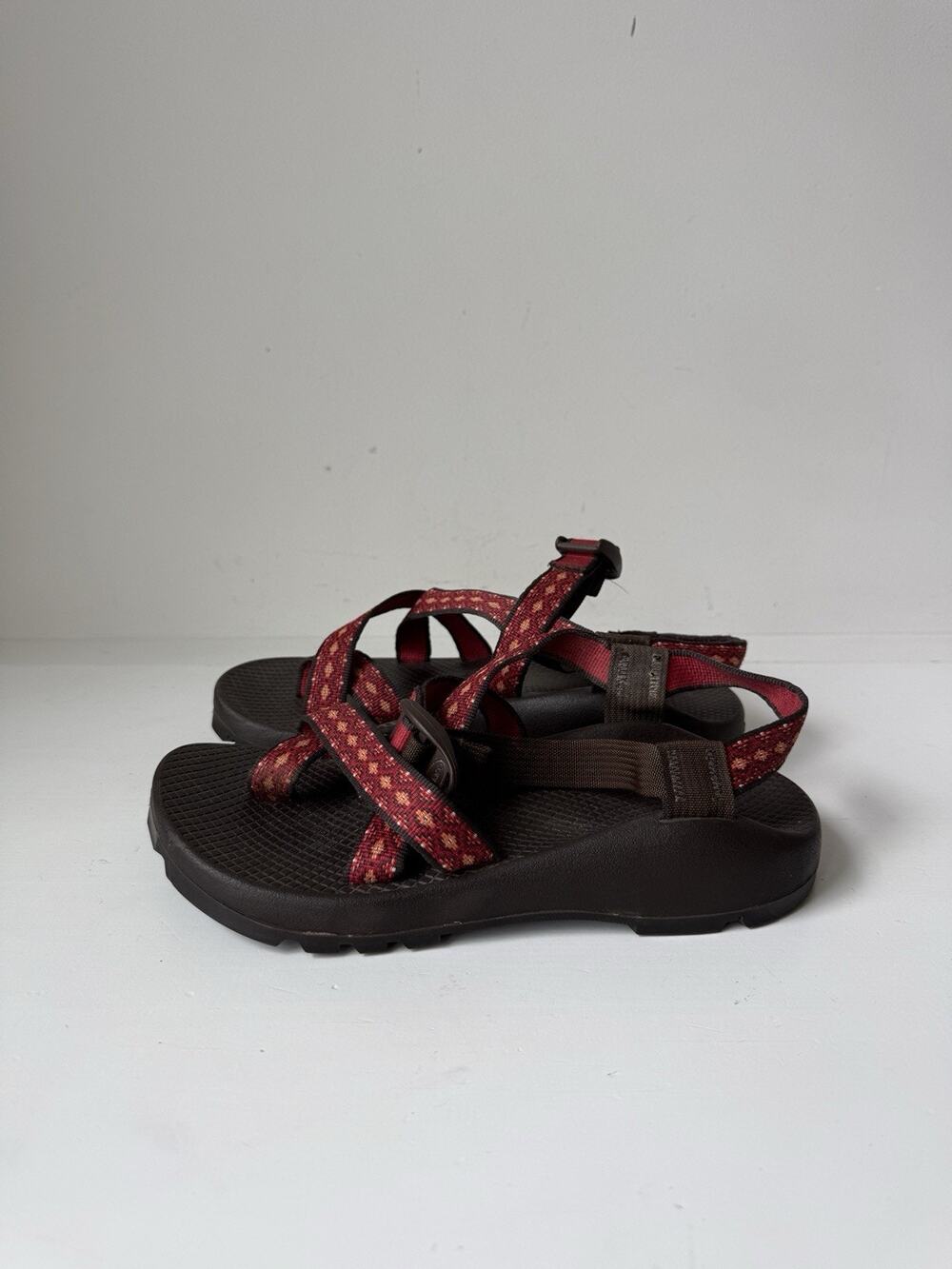 Chaco Sandals Shoe Sport Sandal Women Size 8 Buckle Red Toe Ring Strappy